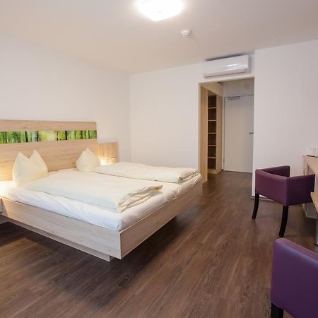 Hotel Zur Pfalz คันเดล ภายนอก รูปภาพ