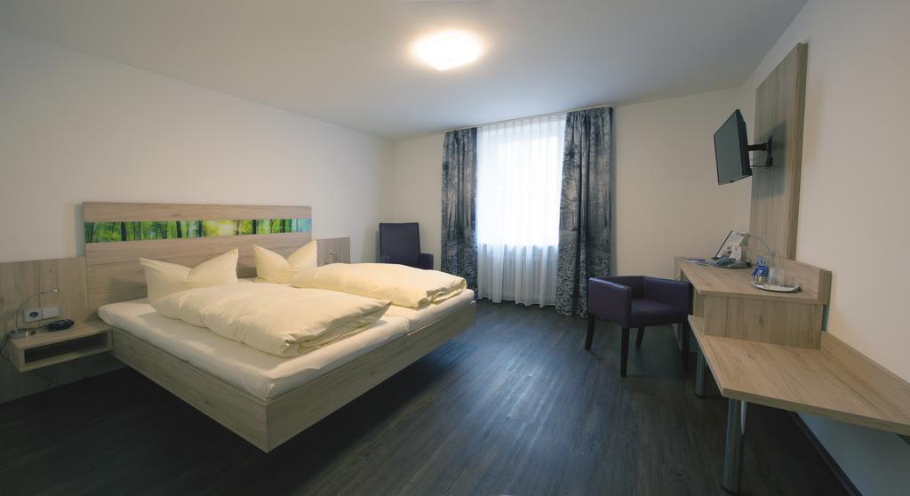 Hotel Zur Pfalz คันเดล ภายนอก รูปภาพ