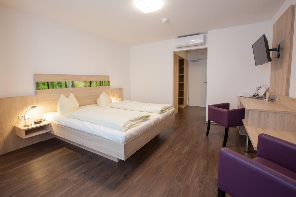 Hotel Zur Pfalz คันเดล ภายนอก รูปภาพ