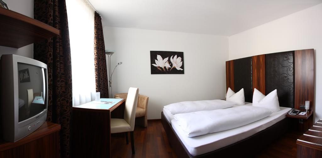 Hotel Zur Pfalz คันเดล ภายนอก รูปภาพ