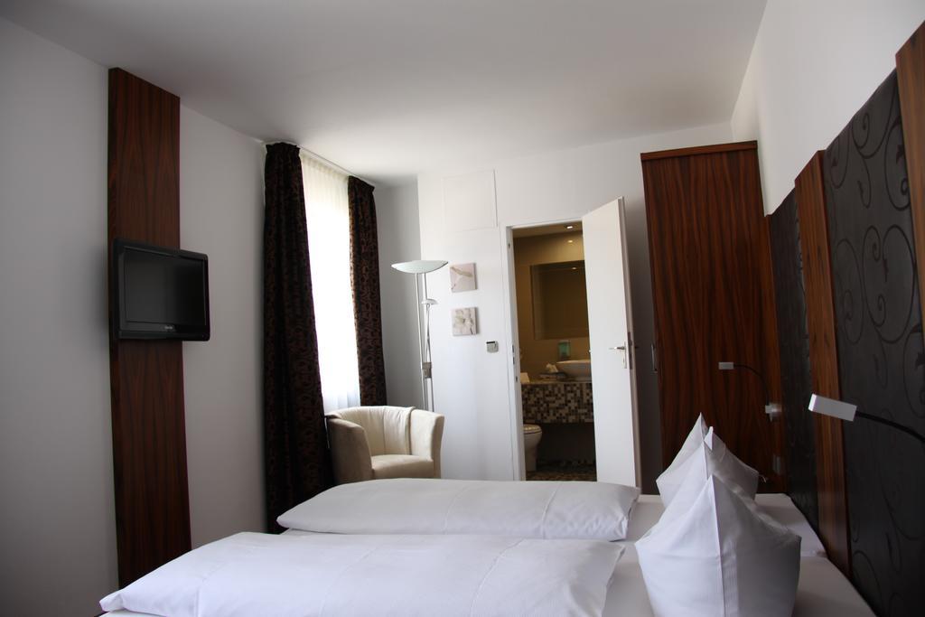 Hotel Zur Pfalz คันเดล ภายนอก รูปภาพ